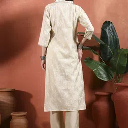 Sangria Women Floral Regular Kurta with Trousers image 5