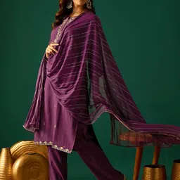 House of Pataudi Embroidered Straight Kurta With Trouser & Dupatta image 3