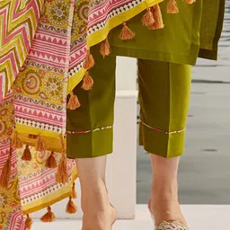 BAPS Women Floral Embroidered Regular Kurta with Trousers & Dupatta image 3