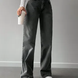 Off Duty India Women Straight Fit High-Rise Low Distress Heavy Fade Jeans image 5