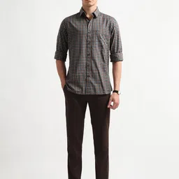 Arrow Sport Men Checked Spread Collar Roll-Up Sleeves Slim Fit Cotton Casual Shirt image 4