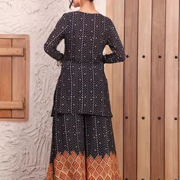 DEEBACO Printed V-Neck Tunic & Sharara With Crop Top image 3