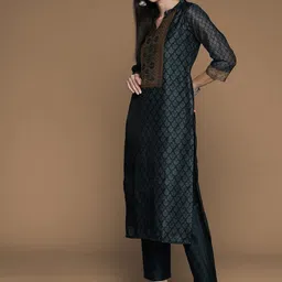 House of Pataudi Floral Printed Straight Kurta With Trousers & Dupatta image 4