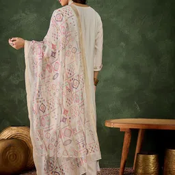 VredeVogel Women Geometric Embroidered Regular Kurta with Trousers & Dupatta image 2