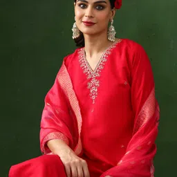 Jaipur Kurti Embroidered Zari V-Neck Chanderi Silk Straight Kurta With Trousers & Dupatta image 4