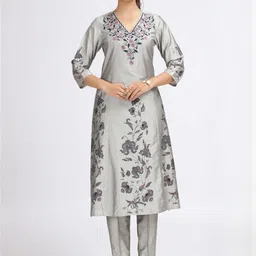COTTON CULTURE Women Floral Embroidered Regular Thread Work Kurta with Trousers-image-33
