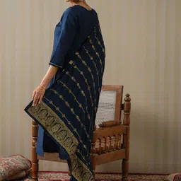 Ode by House of Pataudi Women Floral Yoke Design Regular Sequinned Pure Silk Kurta with Trousers & With image 4