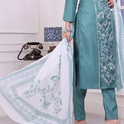 AVNISA ENTERPRISE Women Floral Embroidered Kurta with Trousers & Dupatta image 5