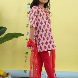 Sangria Girls Floral Printed Pure Cotton Sequinned Straight Kurti With Leggings & Dupatta image 4