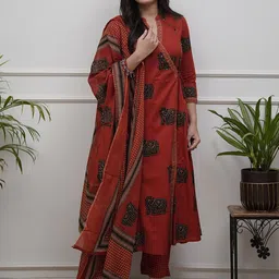 DIVASTRI Women Animal Printed Regular Kurta, Trousers With Dupatta image 1