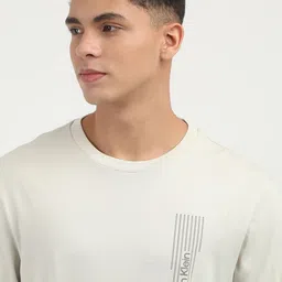 Calvin Klein Jeans Men Typography V-Neck Pockets T-shirt image 2