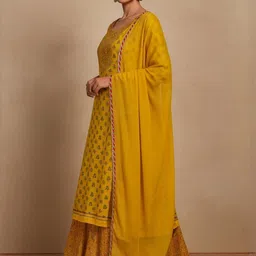 TANNAH Women Ethnic Motifs Printed Kurta with Skirt & Dupatta image 3