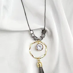 Piu Jewels Gold-Plated Artificial Beaded Statement Necklace image 4