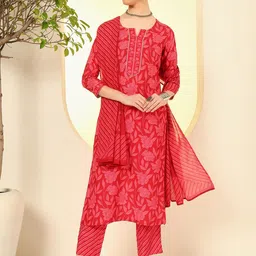 DIVASTRI Women Floral Printed Kurta with Trousers & Dupatta-picture-34