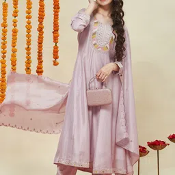 CurlyTales Girls Ethnic Motifs Embroidered Sequinned Kurta with Trousers-picture-41