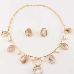 Ozanoo Gold-Plated Mother Of Pearls Studded Hasli Jewellery Set image 4