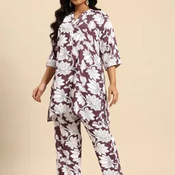 Sia Ab Pehnegi Duniya Floral Printed Mandarin Collar Regular Kurta with Trousers-picture-11