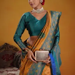 PEENGAX Ethnic Motifs Zari Silk Blend Handloom Kanjeevaram Saree image 2