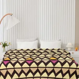 Aura Black & Yellow Geometric Printed Microfiber 300 GSM AC Room Double Bed Comforter image 2