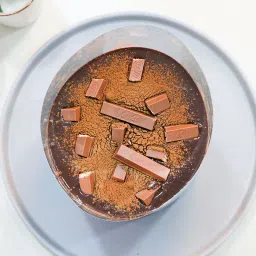 Kit Kat Pull Me Up Cake image 4