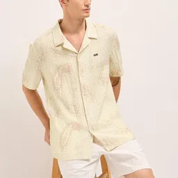 THE BEAR HOUSE Men Relaxed Fit Textured Cuban Collar Casual Shirt-picture-10