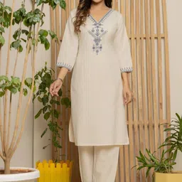 CARTYSHOP Women Ethnic Motifs Embroidered Regular Thread Work Kurta with Trousers & With Dupatta image 3