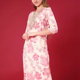 V-Mart Women Printed Mirror Work Kurta image 2