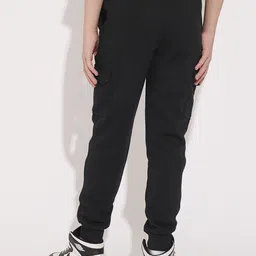 Jack & Jones Junior Boys Solid Mid-Rise Regular Fit Joggers image 3