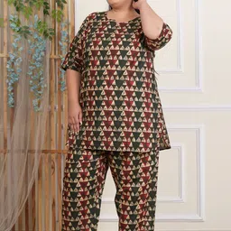 The Tinge Women Geometric Printed Round Neck Night suit image 4