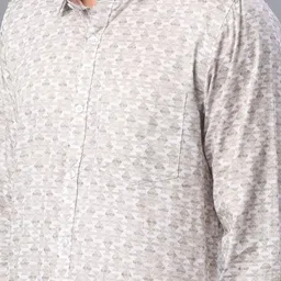 V-Mart Men Printed Casual Shirt image 3