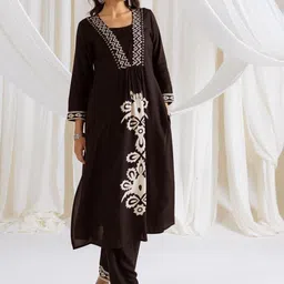 AUTUMN LANE Floral Printed V-Neck Pure Cotton A-Line Kurta With Trousers image 3