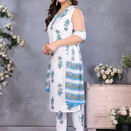 Shriyangan Women Floral Printed Kurta with Trousers & Dupatta image 4