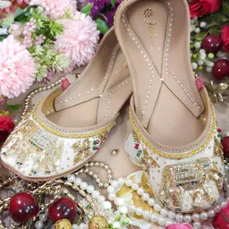 Fulkari Women Embellished Ethnic Mojaris Flats-image-99