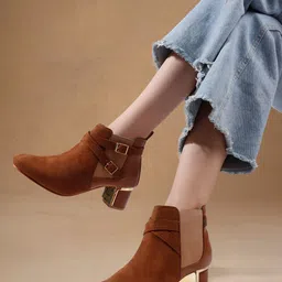 Chemistry Women Round Toe Block-Heeled Chelsea Boots With Buckle Detail-image-58