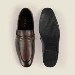 Metro Men Textured Leather Round Toe Formal Loafers image 5