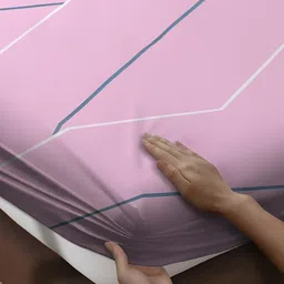 WEAVE AND DECOR Pink & White Geometric 300 TC Bedsheet with 2 Pillow Covers image 2