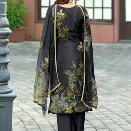 MOJILAA Floral Printed Round Neck Straight Kurta With Trousers & Dupatta image 5