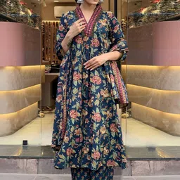 Anni Designer Women Floral Printed Panelled Thread Work Kurta with Trousers & With Dupatta image 4