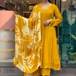 CAPITALHAVEN Women Panelled Gotta Patti Chanderi Silk Kurta with Trousers & With Dupatta image 4