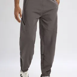 NOBERO Men Oversized Travel Joggers image 4