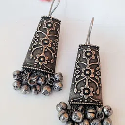 VEDAJ Geometric Drop Earrings-picture-17