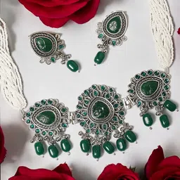 Sangria Kundan Studded & Beaded Silver Jewellery Set image 1
