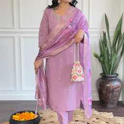 Brand Hill Women Floral Embroidered Sequinned Chanderi Silk Kurta with Trousers & Dupatta image 3