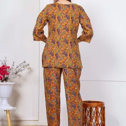 MURLI KURTI Printed Round Neck Top With Trousers Co-Ords image 5