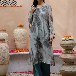 Sangria Green Floral Printed Tie-Up Sleeves Kantha Work Organza Kurta With Palazzos-image-8