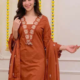 Moda Rapido Women Floral Embroidered Regular Thread Work Kurta with Trousers & With Dupatta image 4