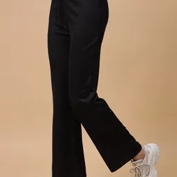 SAFFE Sleeveless Crop Top With Textured Trousers Co-Ords image 2