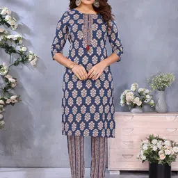 Rangita Floral Printed Round Neck Straight Kurta With Trousers-image-5