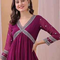 TextileNow Floral Yoke Design Empire Sequinned Georgette Kurta With Trousers & Dupatta image 2