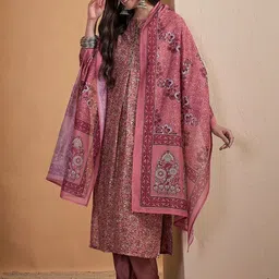 MASSTANI BY INDDUS Women Floral Printed and Hand Embroidered Kurta Set with Dupatta image 4